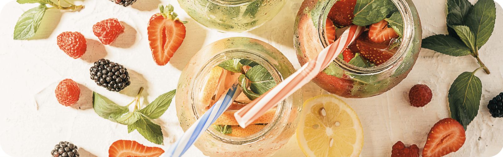 Consejos para refrescarte este verano de manera saludable y deliciosa.